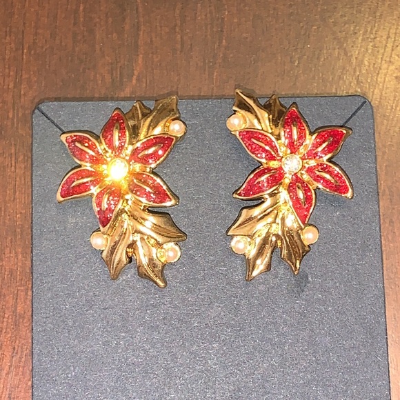2/$40 👸🏻 NWOT Beautiful Poinsettia Earrings 🎄✨❤️ - Picture 2 of 8